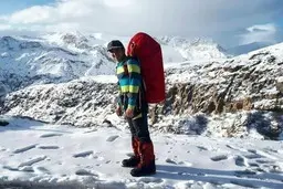 
حادثه  |  پس از ۱۲ روز جست و جو در دماوند  پیکر بی‌جان کوهنورد اصفهانی پیدا شد
