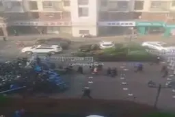 خشم و طغیان ساکنان شانگهای چین نسبت به قرنطینه اجباری+ویدئو 