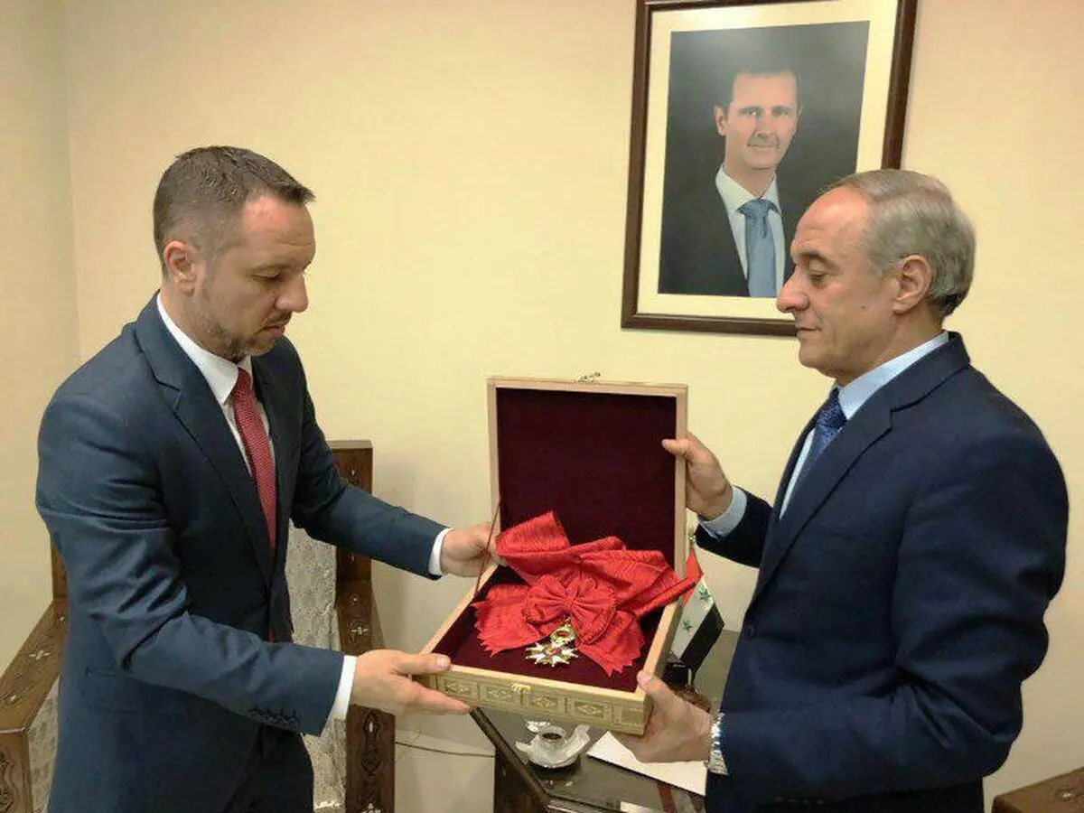 بشار اسد نشان شوالیه را پس داد