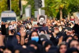 مراسم تشییع شهید ابراهیم رئیسی ساعت ۱۴ برگزار می شود | جمعیت کثیر مردم مشهد در تشییع پیکر شهید جمهور +ویدئو