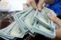 بازارساز ارزی با سفته‌بازان دلار سرشاخ شد 