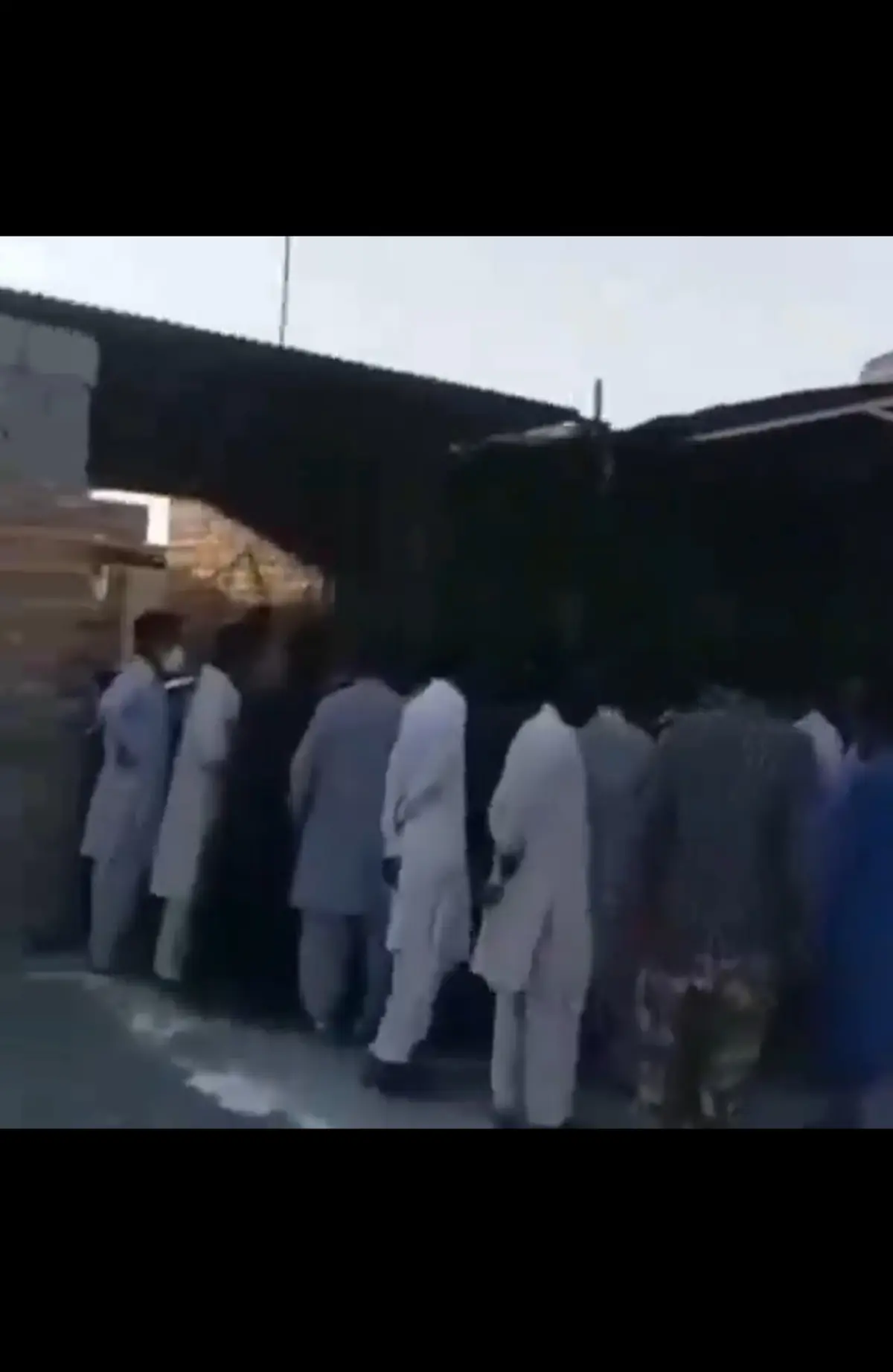 صف خرید گوشت  مرغ در شهرستان ایرانشهر + ویدئو