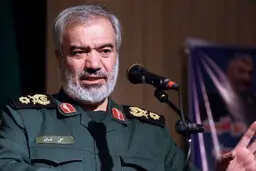 سردار سپاه سوار بر موتور در راهپیمایی ۲۲ بهمن