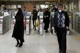 "توزیع ماسک یارانه‌ای" برای مسافران متروی تهران