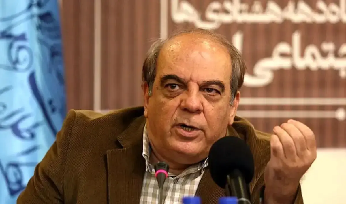 سوال مهم عباس عبدی از پزشکیان؛ آیا این فهرست نهایی است یا باید از فیلتر مجلس هم بگذرد؟ اگر این است لیست را پس بگیرید و ۱۹ وزیر خودتان را معرفی کنید

