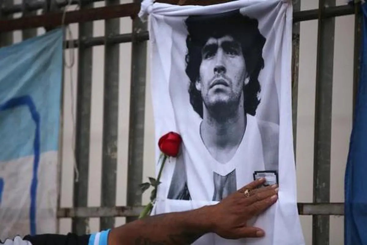 سوگواران مرگ مارادونا در آرژانتین و ایتالیا