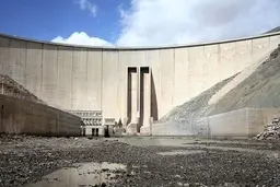عمر نیروگاه برق آبی اصفهان به پایان رسید! | بحران خشکسالی ایران
