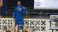 فضانورد بازنشسته ناسا کلاسهای رایگان برای کودکان برگزارمیکند