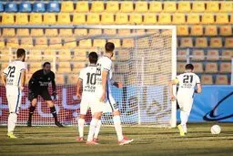 نبرد استقلال با آلومینیوم آماده‌| مصاف نفتی‌ها در آبادان