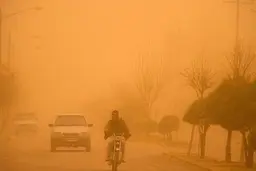 
غلظت غبار در هوای زاهدان به ۵۱ برابر حد مجاز رسید
