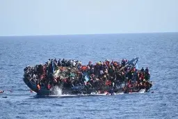واژگونی قایق مهاجران در لیبی با ۱۳۰ سرنشین