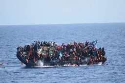 واژگونی قایق مهاجران در لیبی با ۱۳۰ سرنشین