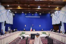 تأکید رئیسی بر لازم‌الاجرا بودن مصوبات شورا