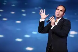 تیکه سنگین مجری تلویزیون  به حسن ریوندی | این اجرا گریه دار است 