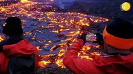 تصاویر بازدید گردشگران از فوران آتشفشان| جاذبه گردشگری فوران آتشفشان+تصاویر 