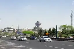 برج میلاد را برای تمیز کردن شیشه‌هایش به مناسبت عید، پایین آوردند!+ویدئوی لحظه بالا بردن برج