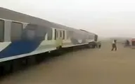 طوفان شن  |  قطار زاهدان - کرمان از ریل خارج شد.