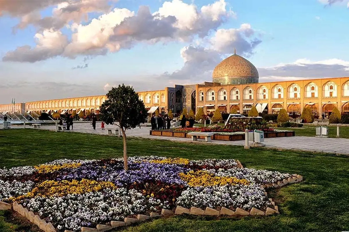  گردشگران در میدان نقش جهان اصفهان + تصاویر باورنکردنی