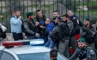  نظامیان صهیونیست در اطراف مسجد الاقصی به نمازگزاران فلسطینی حمله کردند. 