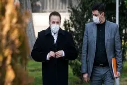 لارگانی جواب واعظی را داد: واعظی خودش متهم به مداخله در بورس است/مجلس کوتاه نمی‌آید