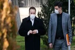 لارگانی جواب واعظی را داد: واعظی خودش متهم به مداخله در بورس است/مجلس کوتاه نمی‌آید