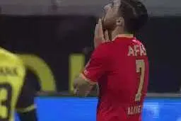 حرکت دنی آلوزی، علیرضا جهانبخش روی پله برقی +ویدئو
