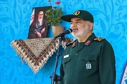 سرلشکر سلامی: کشور امروز در معرض یک جنگ جهانی عظیم است |دشمن در توهم به سر می‌برد | ریشه‌های این انقلاب مستحکم‌تر از آن است که بخواهند حتی یکی از شاخه‌های این درخت تناور را قطع کنند 