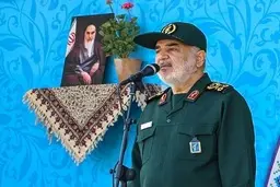سرلشکر سلامی: کشور امروز در معرض یک جنگ جهانی عظیم است |دشمن در توهم به سر می‌برد | ریشه‌های این انقلاب مستحکم‌تر از آن است که بخواهند حتی یکی از شاخه‌های این درخت تناور را قطع کنند 