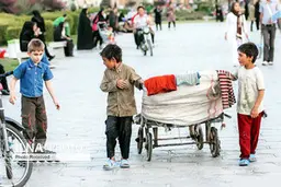 درد مردم به ما مربوط نیست! مسائل شخصی آنها به ما مربوط است!