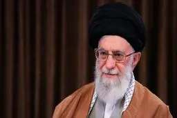 اقتدای رهبرانقلاب  در نماز جماعت به تنها چهره نظامی +عکس