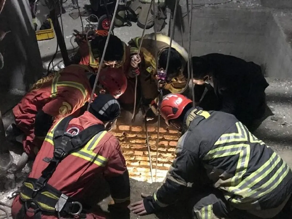 حادثه  | نیروهای آتش نشانی کارگر محبوس در چاه را نجات دادند