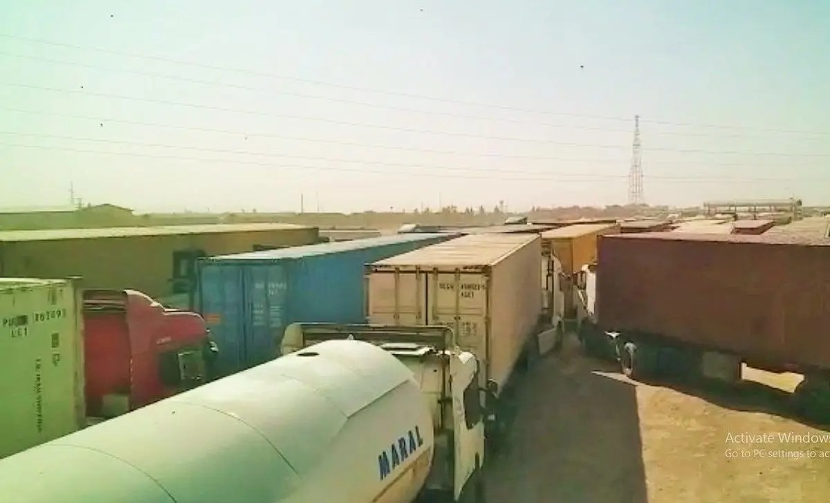 معطلی ۱۰ روزه بیش از ۴۰۰ کامیون‌ ایرانی در گمرک اسلام قلعه