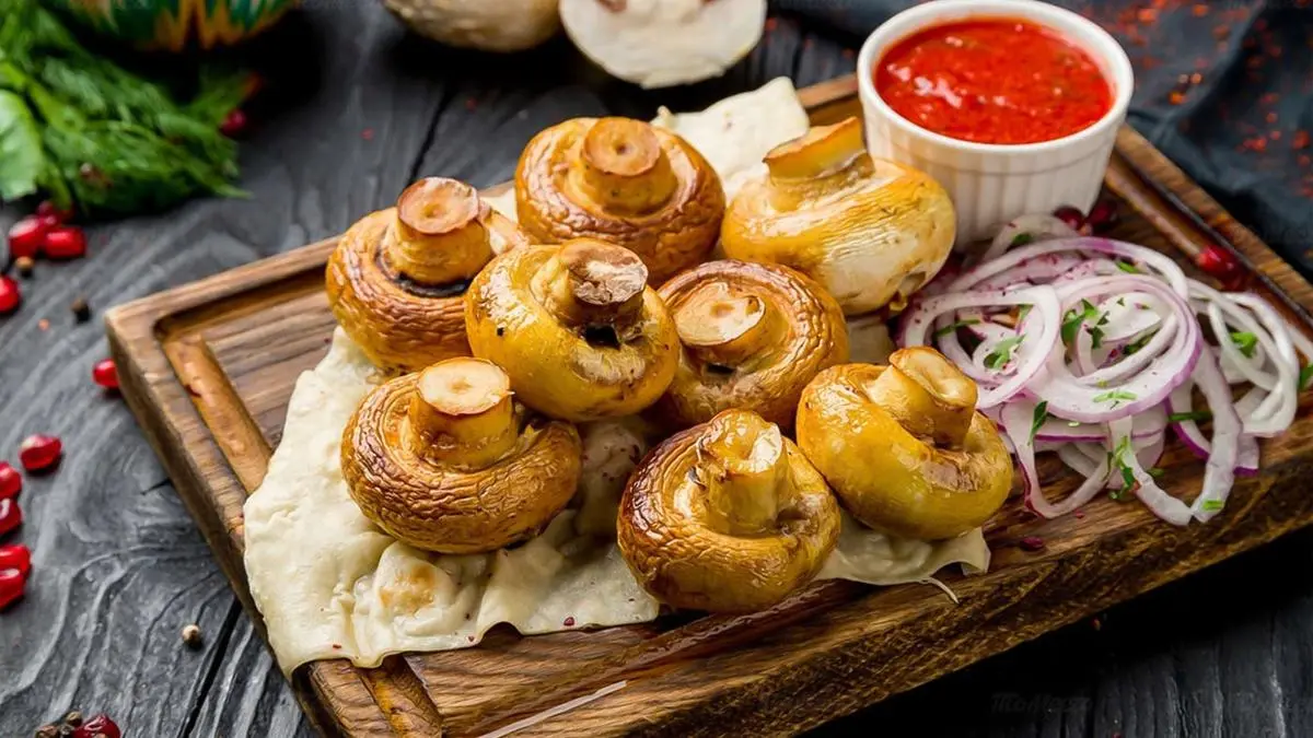 طرز تهیه قارچ کبابی | بیا تا فوت و فن قارچ های رستورانی رو بهت بگم! +ویدئو