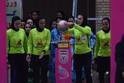 مراسم جشن قهرمانی زنان فوتسال پیکان در لیگ برتر | تاج‌گذاری شبانه زنان پیکان در لیگ فوتسال+ویدئو 