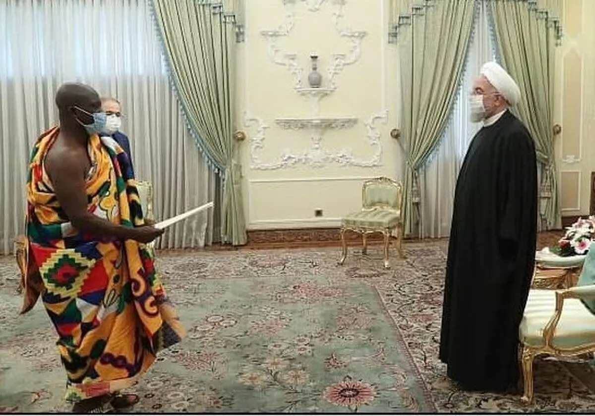 پوشش عجیب سفیر جدید غنا در دیدار روحانی + عکس