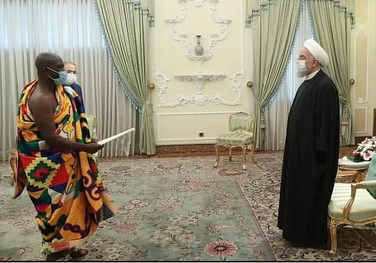 پوشش عجیب سفیر جدید غنا در دیدار روحانی + عکس
