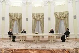 راز میز بزرگ در دیدار رییسی و پوتین چه بود؟ رییسی نپذیرفته بود تست پی سی آر بدهد