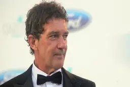 
هنرپیشه معروف اسپانیایی | نتیجه تست کرونا آنتونیو باندراس  مثبت شد
