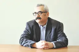 کاش آیندگان مرا با این فیلم به یاد داشته باشند | فرزاد موتمن از اکران آنلاین «سراسر شب» خبر می‌دهد