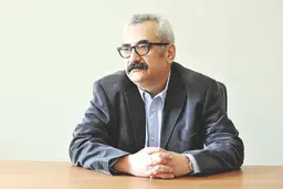 کاش آیندگان مرا با این فیلم به یاد داشته باشند | فرزاد موتمن از اکران آنلاین «سراسر شب» خبر می‌دهد