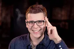 خواننده جوان به دلیل ترس از جنگ خودکشی کرد 