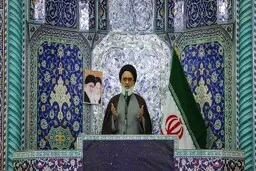 امام جمعه قم: همه تلاش کنند در انتخابات آینده دولت جوان، حزب اللهی، مقاوم و غیر وابسته به بیرون مرزها زمام دولت را به عهده بگیرد.