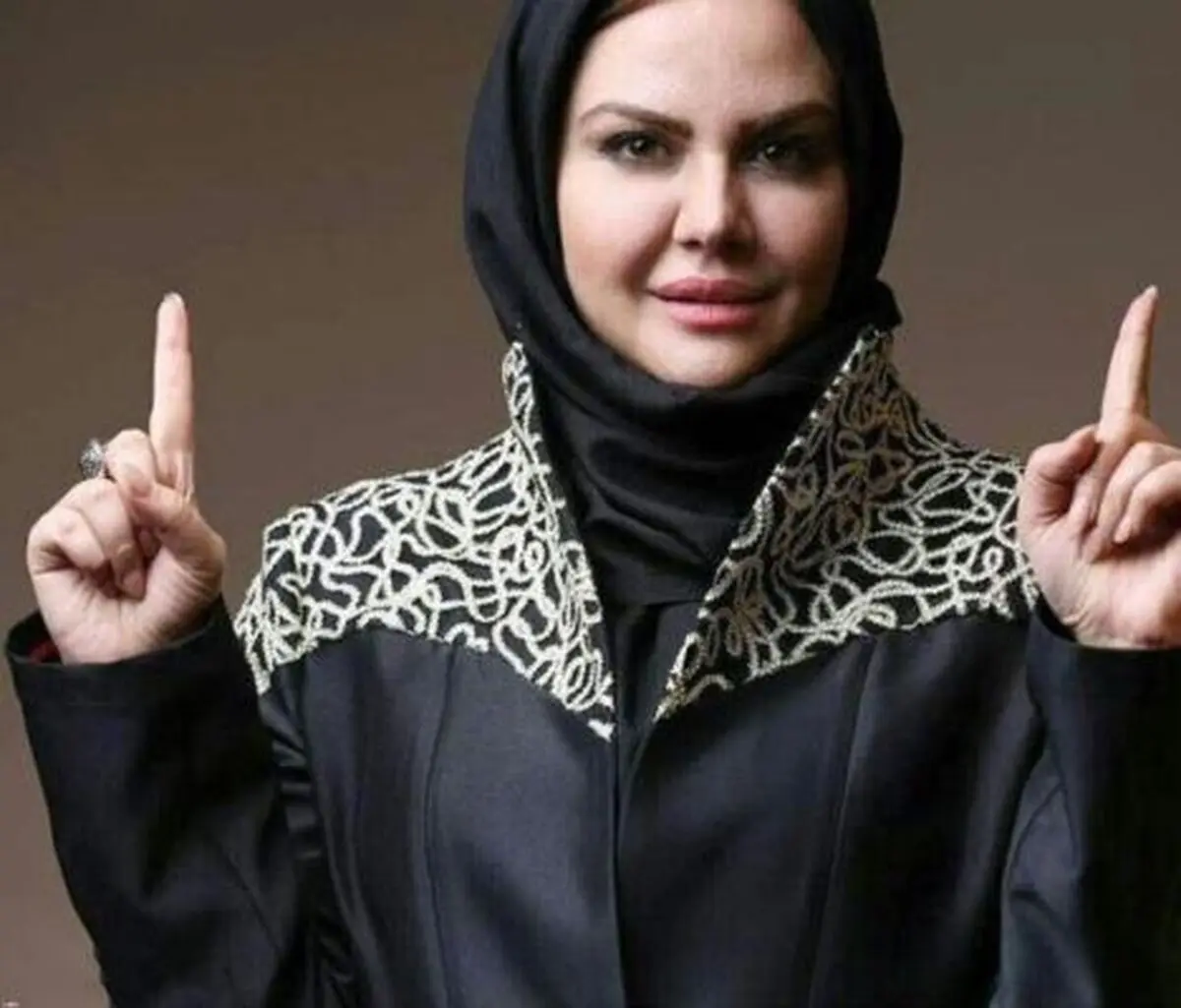 مجری معروف  وسابق سیمای خانواده با تیپ جدید