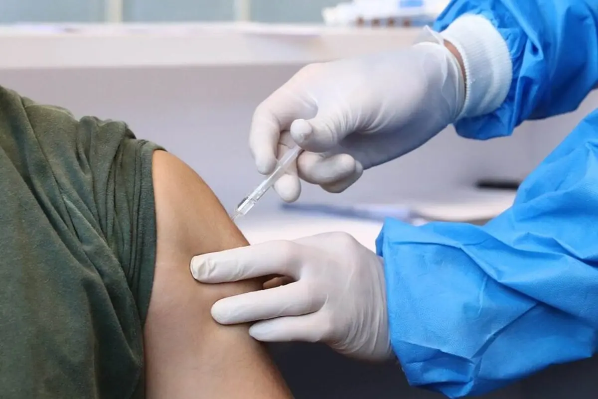  ورود اولین محموله واکسن کرونا به کشور توسط بخش خصوصی و تحویل آن به وزارت بهداشت