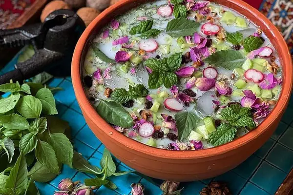توی این گرمای تابستون فقط آبدوغ خیار مبچسبه | طرز تهیه آبدوغ خیار +ویدئو