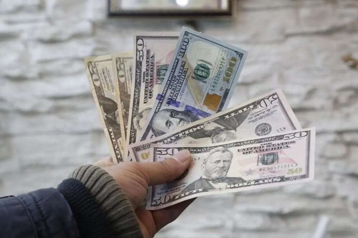 کاهش نرخ دلار در بازار | کاهش ۷۰۰۰ تومانی دلار در معاملات امروز 