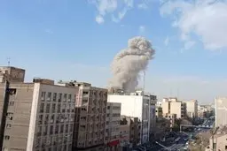 وزیر جنگ رژیم صهیونیستی: اسرائیل حمله‌ای پیش‌دستانه علیه ایران را آغاز کرده |  مقام آمریکایی به الجزیره: مشارکت آمریکا در حملات |  مهر: فضای هوایی کل کشور بسته شد