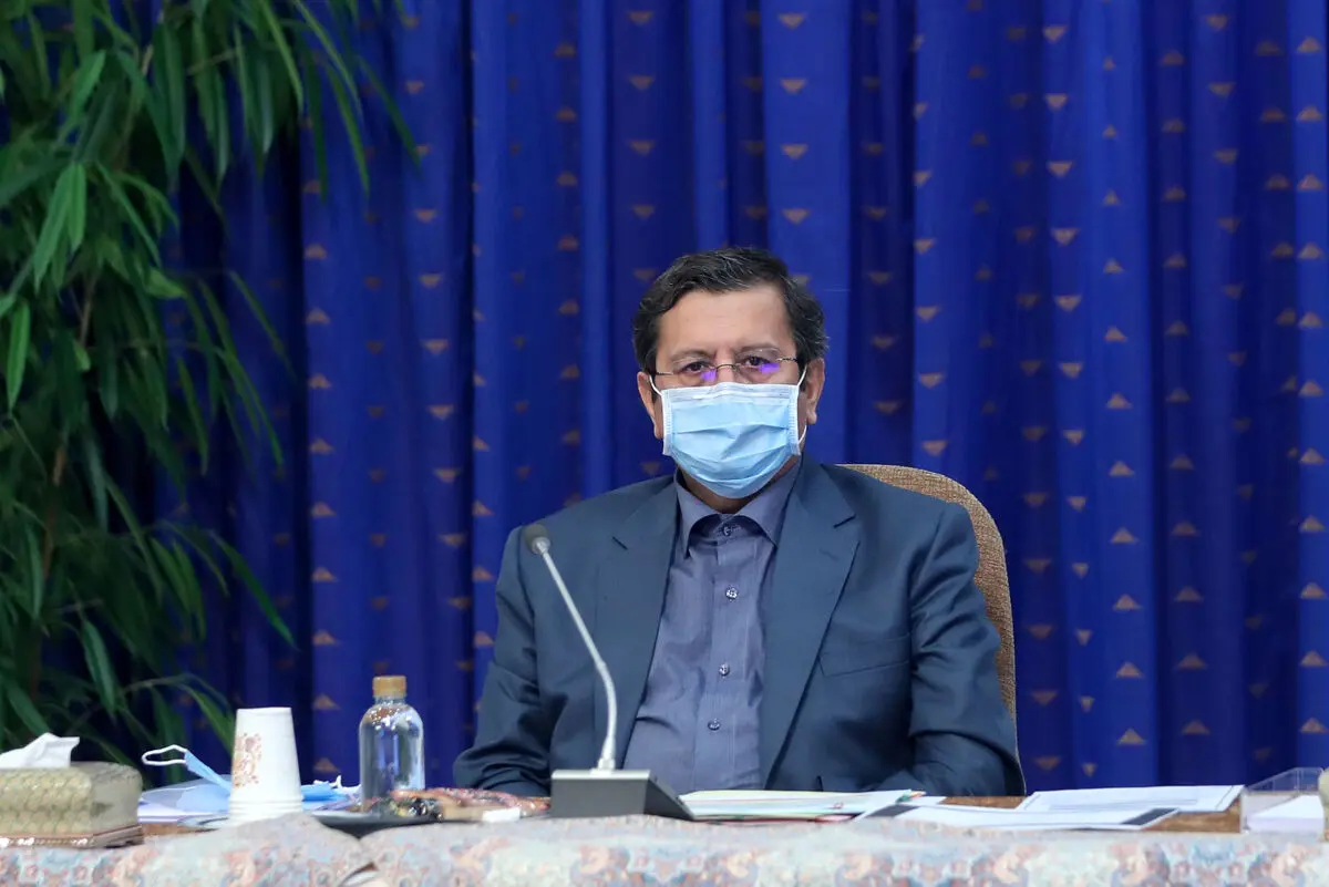 همتی: بانکها باید رشد دارایی‌های خود را تحت کنترل داشته باشند