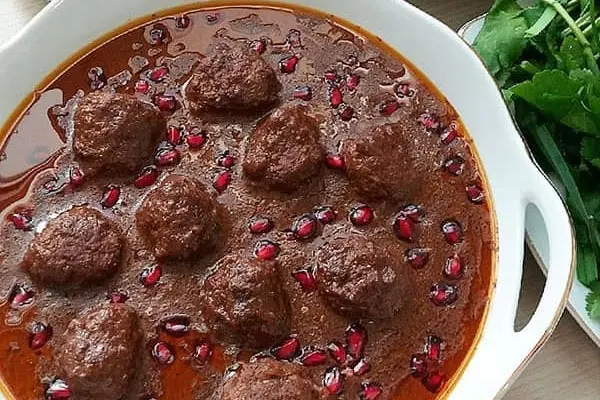 شب یلدا حتما فسنجون درست کن | طرز تهیه فسنجون با گوشت قلقلی به روش رستورانی و دستور سرآشپز معروف رستوران