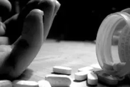 اقدام به خودکشی در زنان بیشتر از مردان ا ست